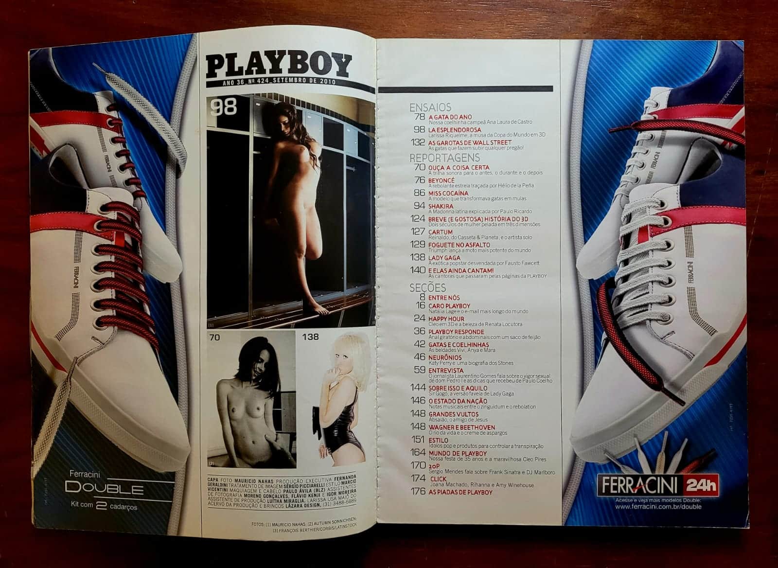 | Casa do Colecionador Playboy Nº 424 | Setembro 2010 | Larissa Riquelme | Musa da Copa em 3D | Exemplar de Assinante | Pôster Presente