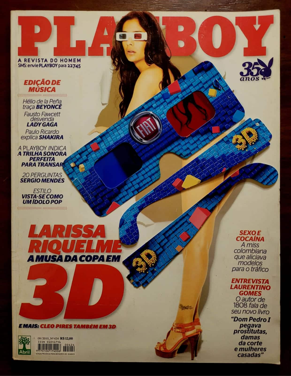 | Casa do Colecionador Playboy Nº 424 | Setembro 2010 | Larissa Riquelme | Musa da Copa em 3D | Exemplar de Assinante | Pôster Presente