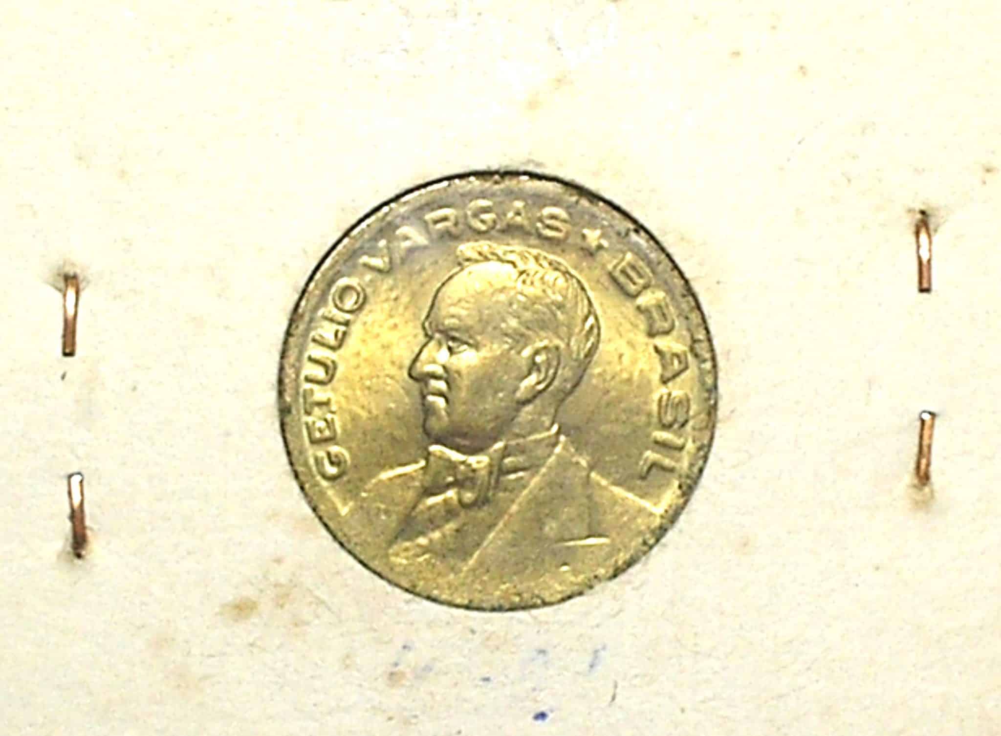 | Casa do Colecionador 20 Centavos - 1948 / Ateção: A última da série do Getúlio em Flor de Cunho / Raro nesse estado / Broze e Aluminio