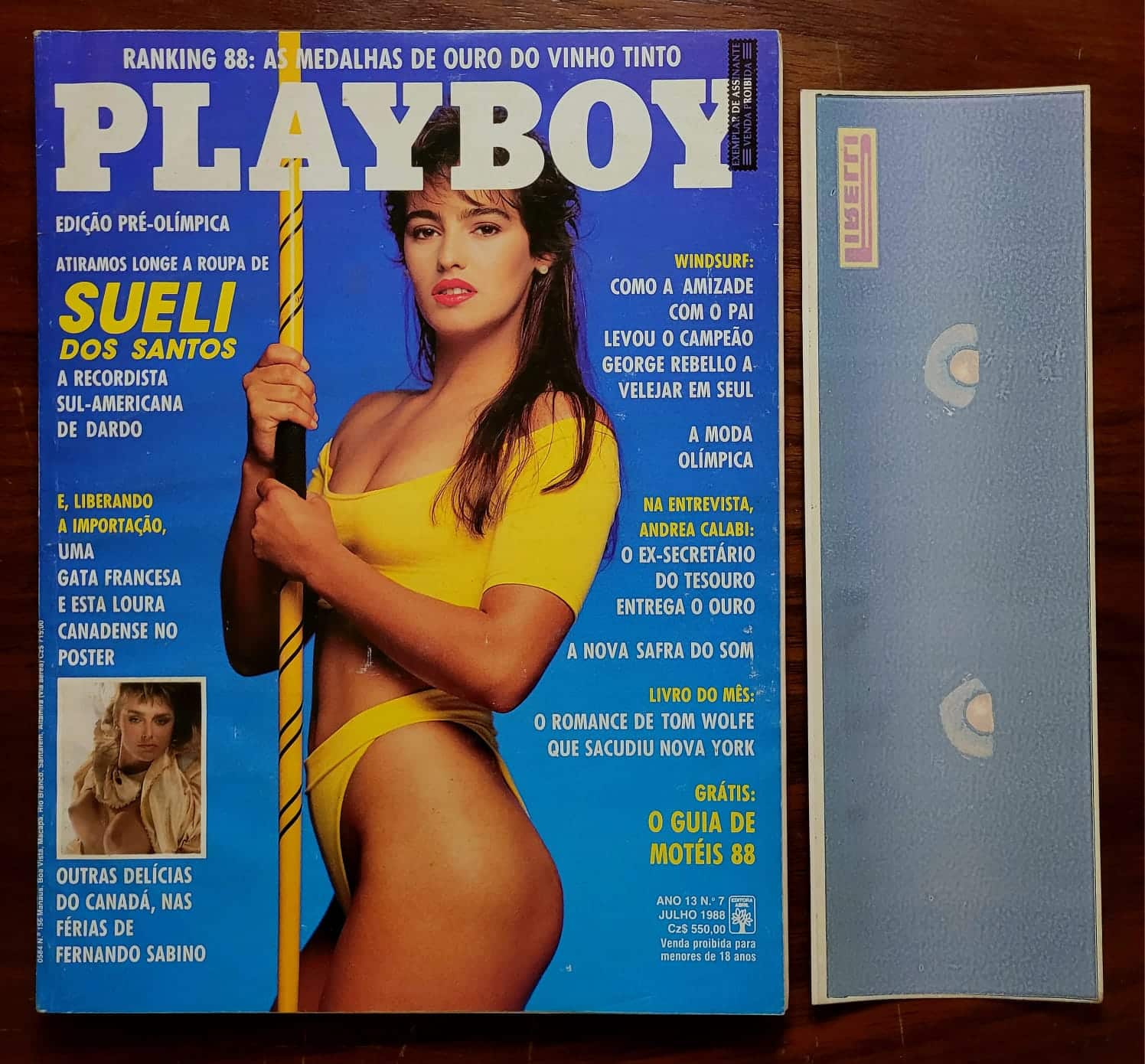 | Casa do Colecionador Playboy Nº 156 | Julho/1988 | Sueli dos Santos – Recordista Sul-Americana de Dardo | Pôster Kimberley Conrad | Adesivo Pirelli Original